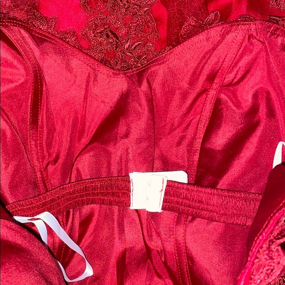 Formal Mermaid Dress in Deep Red size 10 but is more like 8 - Picture 9 of 9